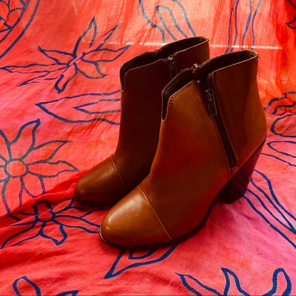 BOEMOS Tan Leather Ankle Boots - Picture 2 of 12